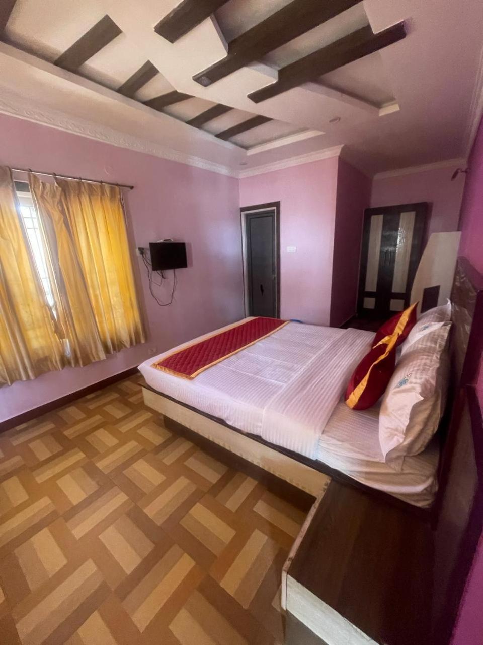 Ooty Vpr Residency Hotel Buitenkant foto