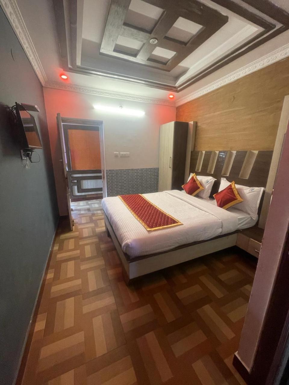 Ooty Vpr Residency Hotel Buitenkant foto