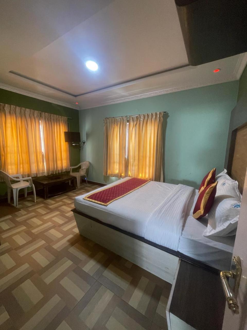 Ooty Vpr Residency Hotel Buitenkant foto