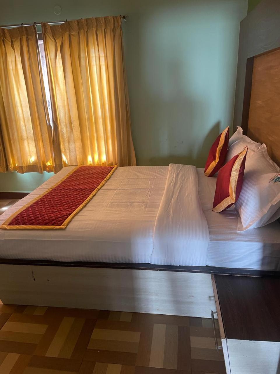 Ooty Vpr Residency Hotel Buitenkant foto